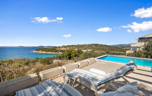 3 Bedroom Lovely Home In Murter — 4-Star Luxury Hotel in Murter, Croatia
