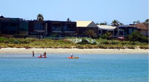 Coastal Comforts - carbon neutral hotel in Aspendale