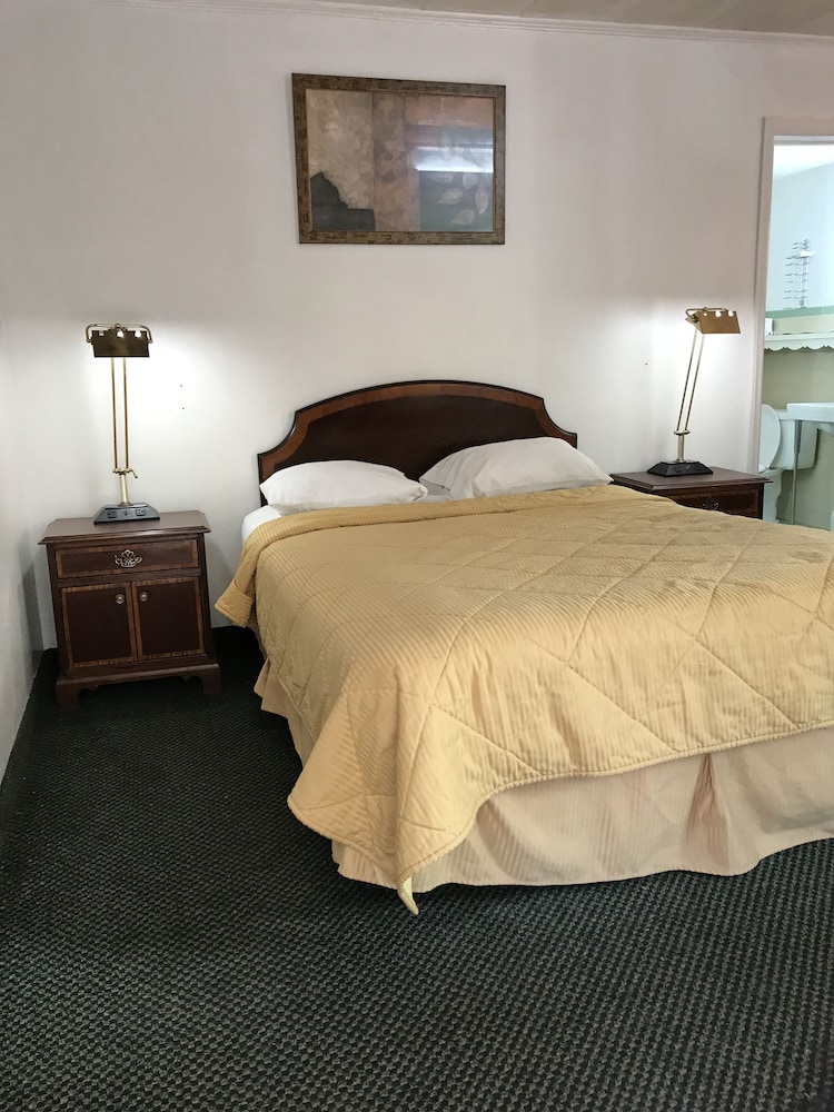 Relax Inn Altoona - photo 19