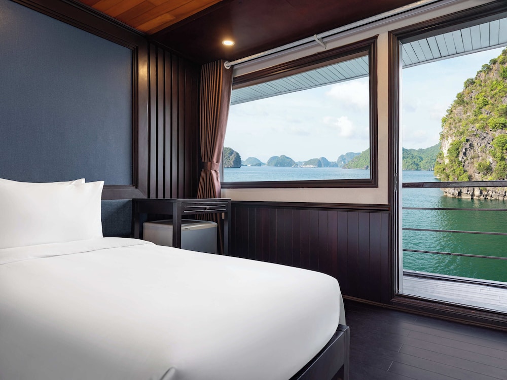 Garden Bay Legend 2 cruise — 4-Star Luxury Hotel in Ha Long, Vietnam