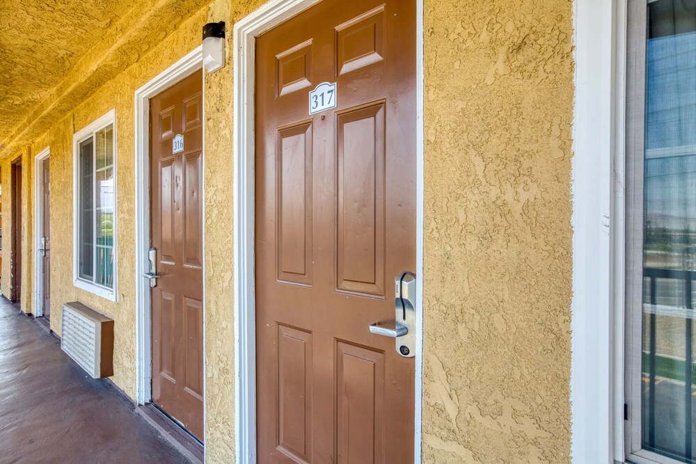 Heritage Inn And Suites - photo 26