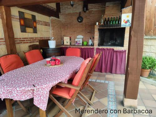 Residencial Entreaguas — hotel in Palazuelos De Eresma