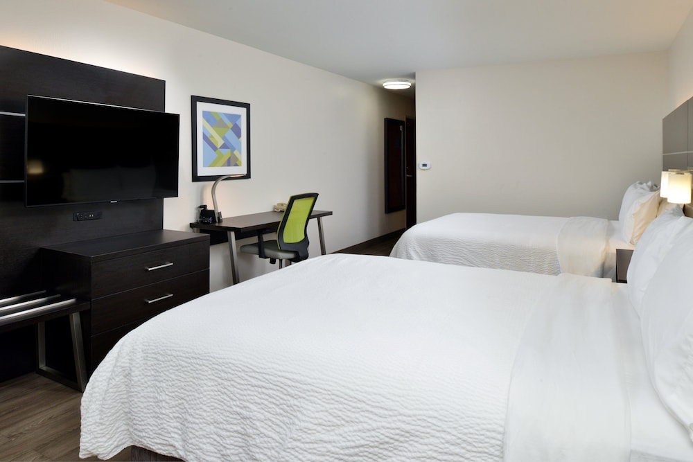 Holiday Inn Express & Suites Carthage by IHG - photo 29