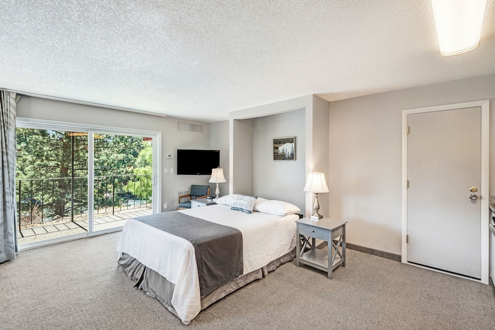 Bend Riverside Inn & Suites - photo 77