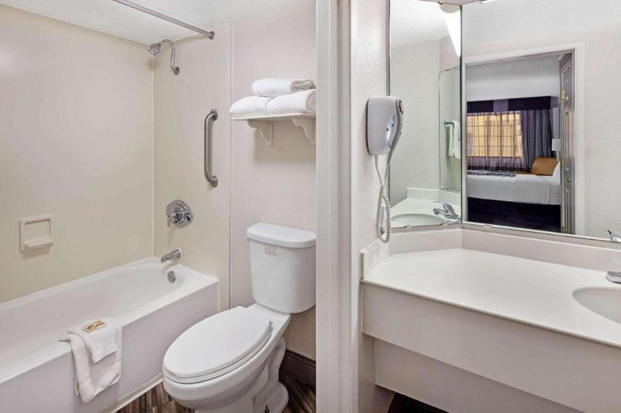 La Quinta Inn Ventura - photo 11