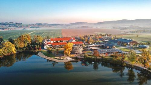 Resort Capi Hnizdo — hotel in Votice