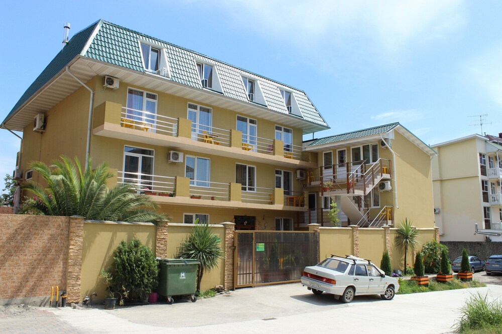 Oranzhevoe Nebo in Adler, Russia