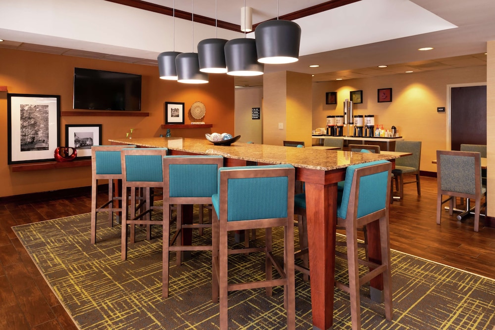 Hampton Inn Greensboro Airport - photo 4