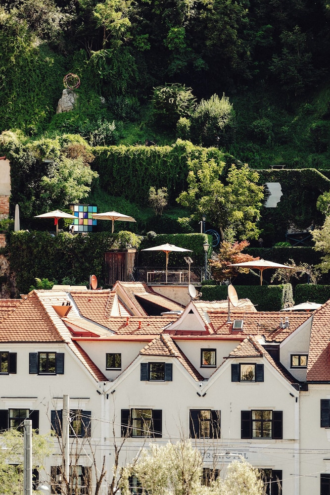 Schlossberghotel Das Kunsthotel