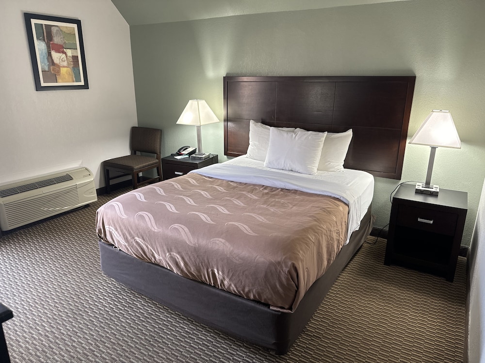 Quality Inn & Suites Cincinnati Uptown Norwood - photo 16