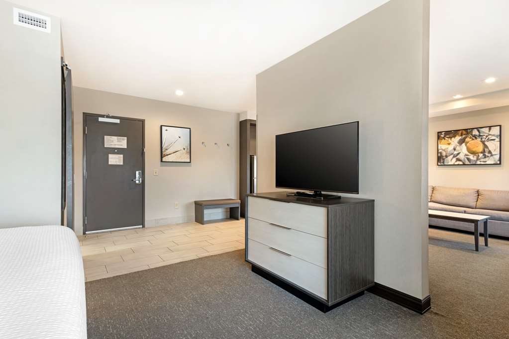 Best Western Plus Executive Residency Rigby's Water World Hotel - photo 22