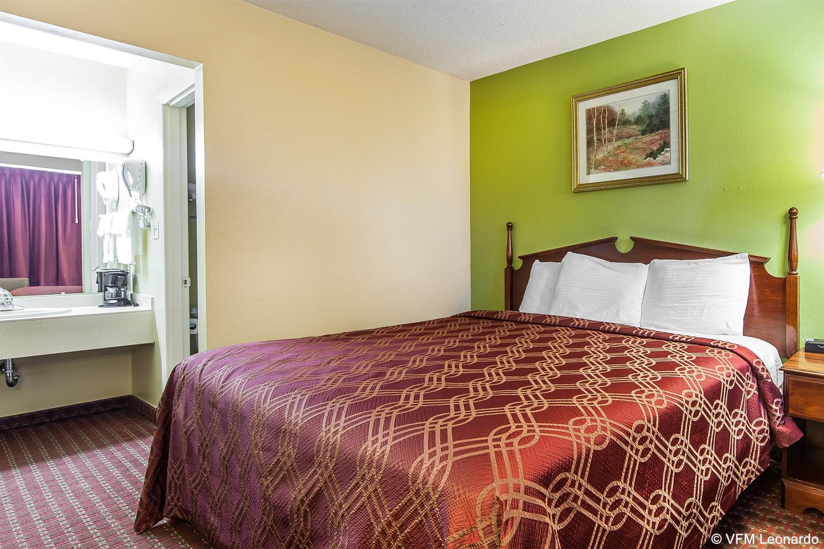 Econo Lodge Cleveland - photo 5