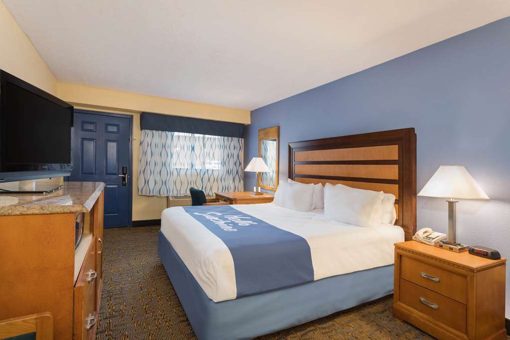 Days Inn by Wyndham Renfro Valley Mount Vernon - photo 2