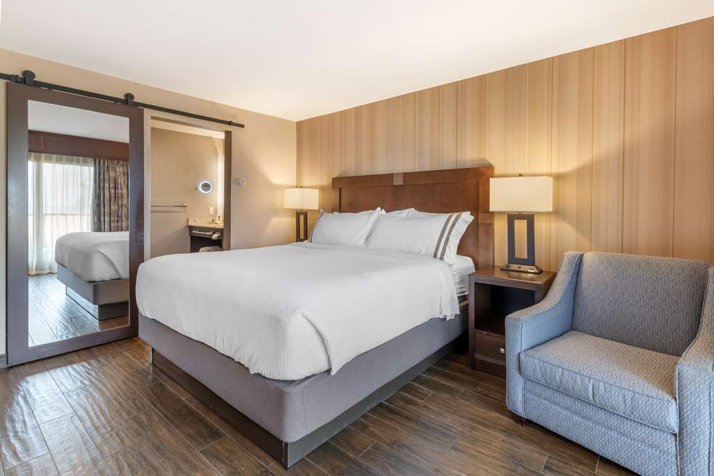 Best Western Plus Superior Inn - photo 52