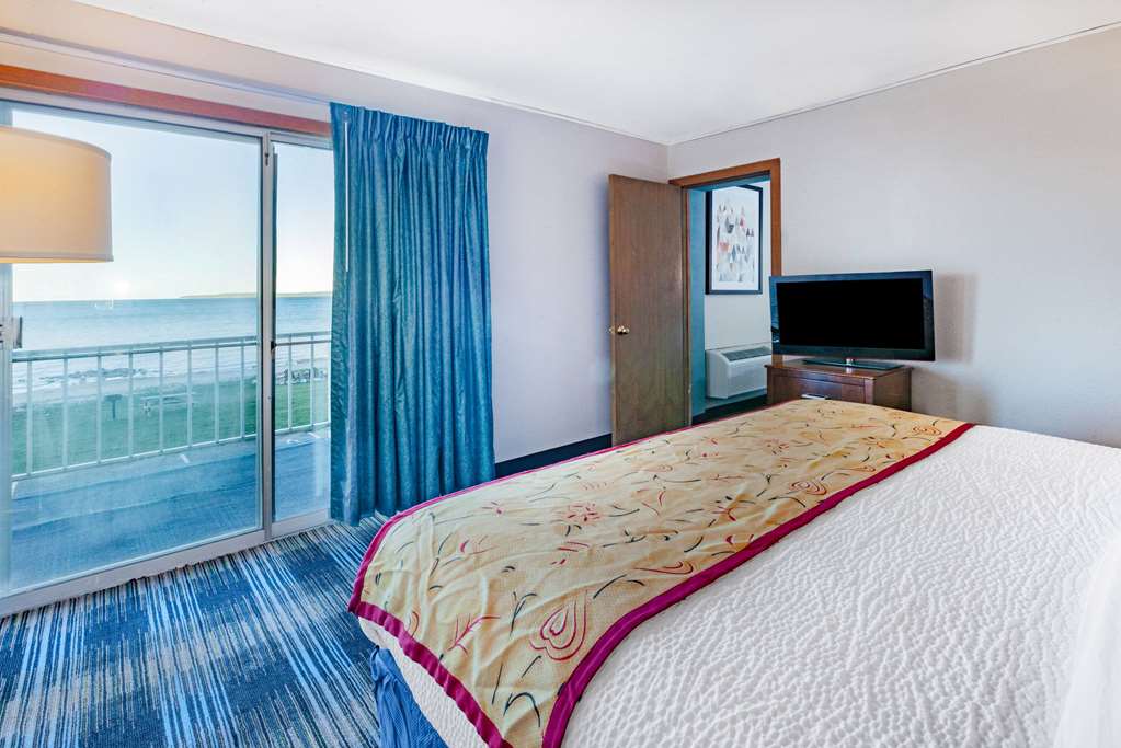 Days Inn & Suites by Wyndham St. Ignace Lakefront - photo 39