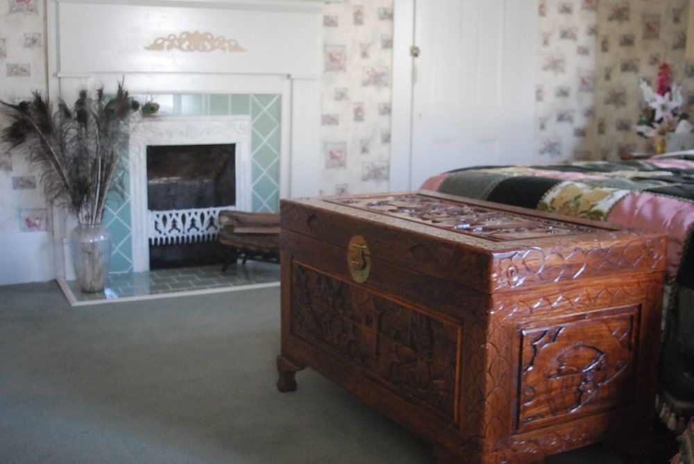 Commodore Bed and Breakfast - photo 11