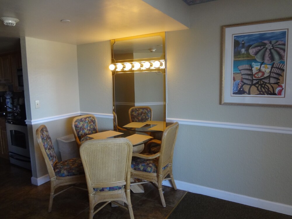 Lighthouse Cove Resort - photo 7