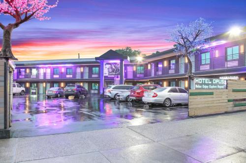Hotel Opus Bronx - photo 3
