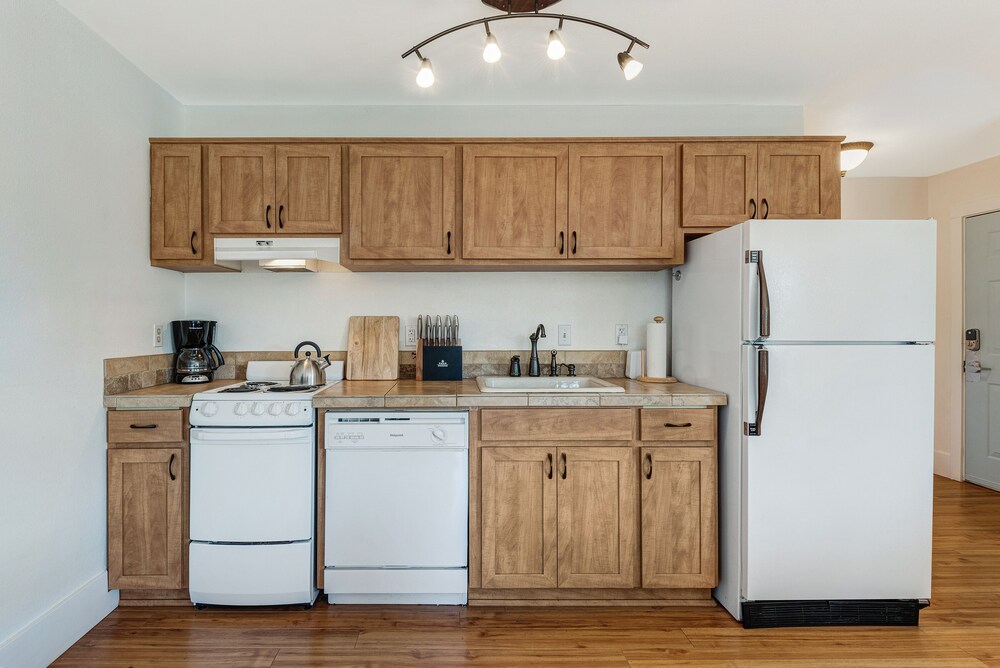 Bend Riverside Inn & Suites - photo 158