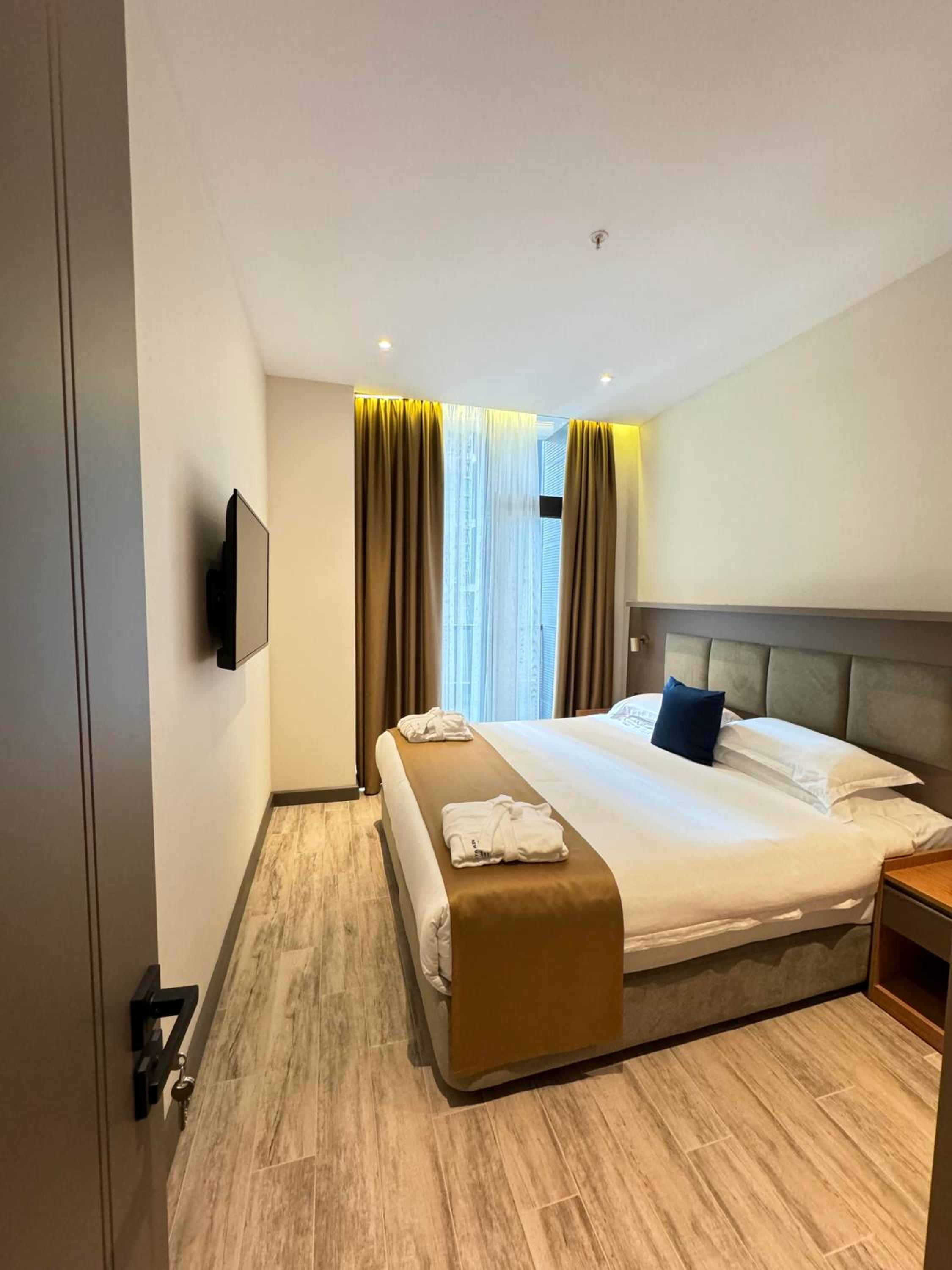New wave apart hotel