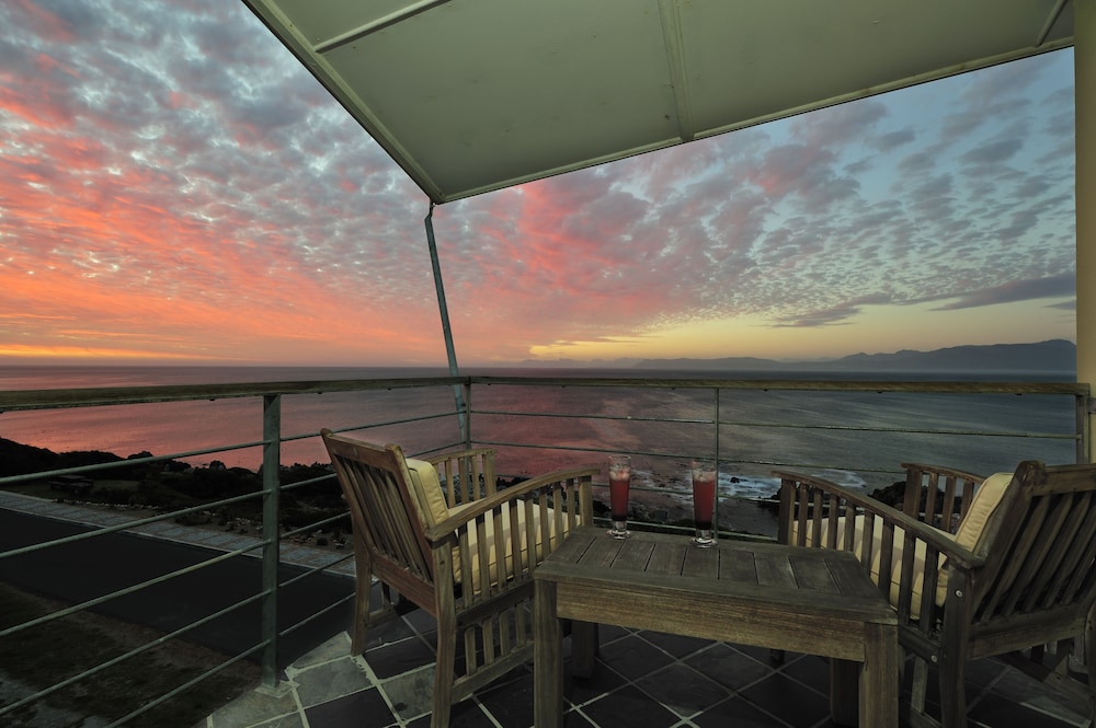 Whalesong Lodge — 4-Star Luxury Hotel in Cape Town, South Africa