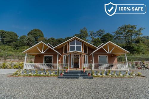 SaffronStays Cottage Glade 2BR wooden cottage with attic bonfire & forest views near Sahastradhara Springs Dehradun — 4-Star Luxury Hotel in Dehra Dun, India
