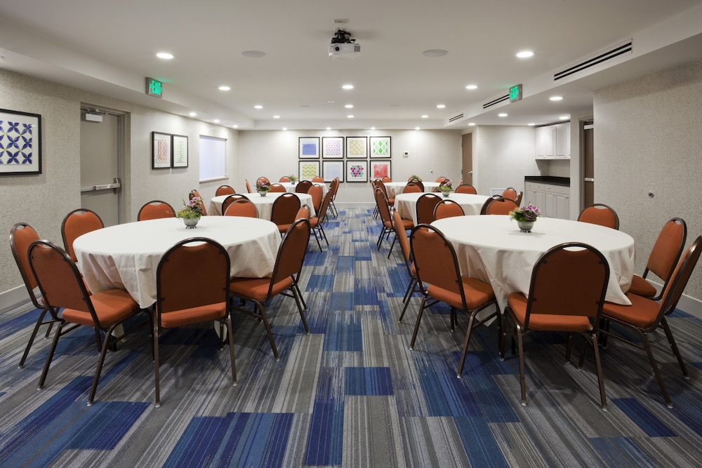 Holiday Inn Express & Suites Minneapolis West End by IHG - photo 30