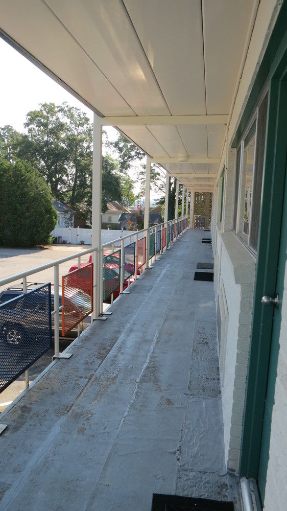 Hamilton Holiday Motel - photo 24