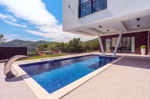 New And Stylish Villa Bruna with 32sqm Heated Pool Sauna Billiard And Media Room — 4-Star Luxury Hotel in Omis, Croatia