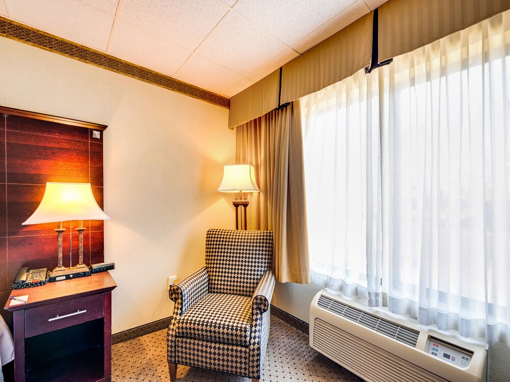 FairBridge Hotel & Conference Center East Hanover - photo 24