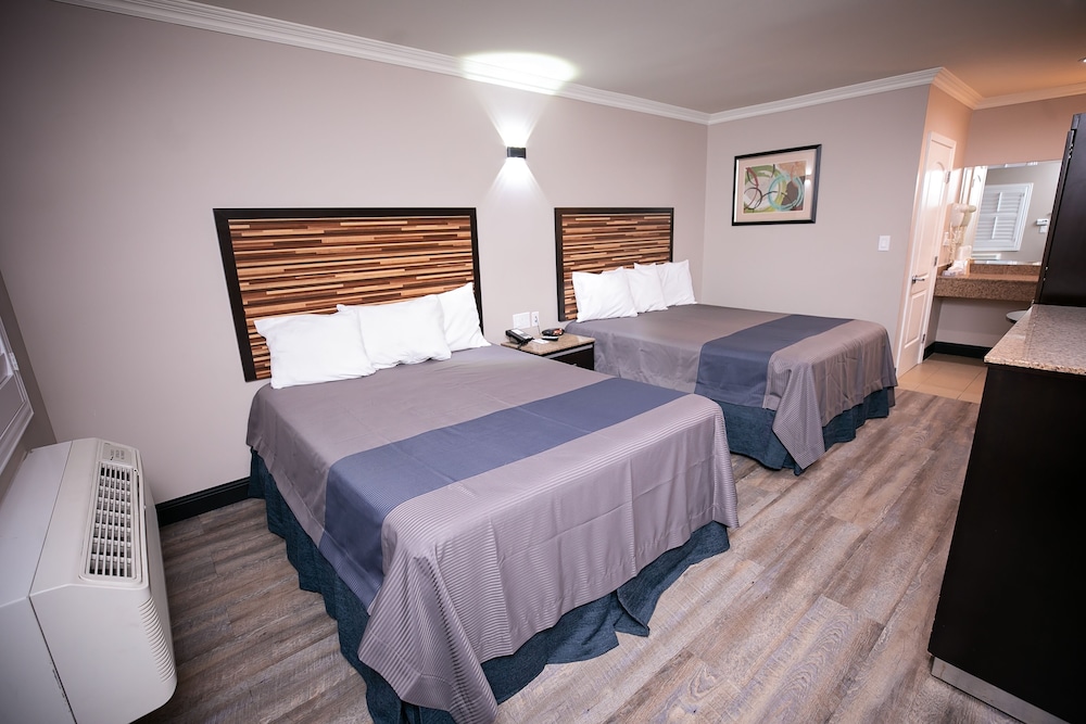 Diamond Bell Inn & Suites - photo 20