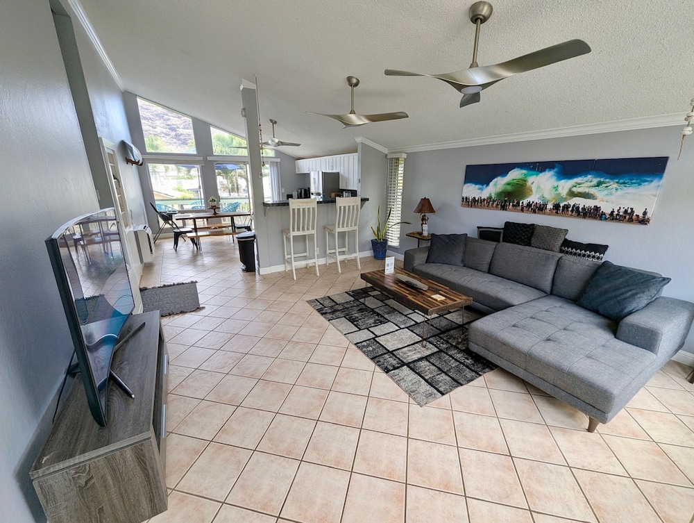 Top Spots Paradise Getaway 2 Min From Beach — hotel in Waianae