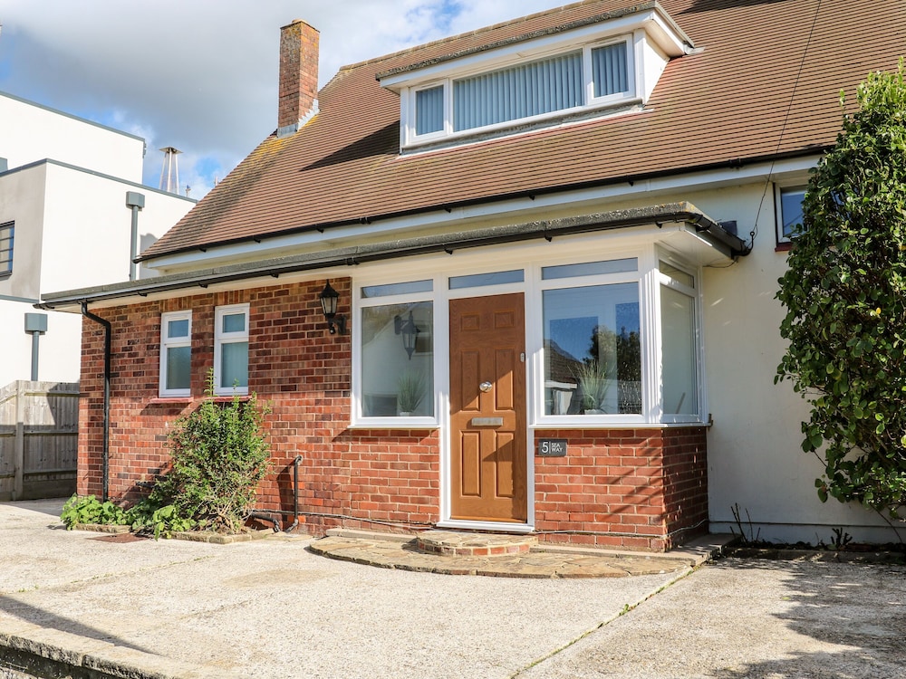 5 Sea Way — Bognor Regis