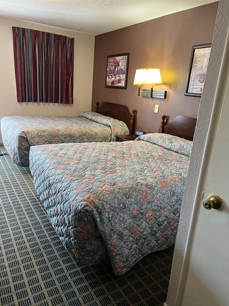 Aaron Motel - photo 4