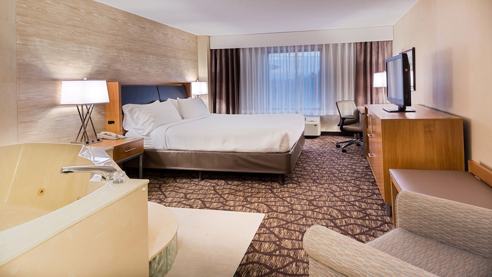 Holiday Inn Hotel & Suites Warren by IHG - photo 3