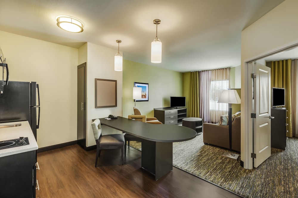 Candlewood Suites Lenexa Overland Park Area - photo 5