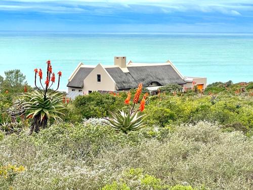 Beachcomber Cottage Springerbaai — 4-Star Luxury Hotel in Mossel Bay, South Africa