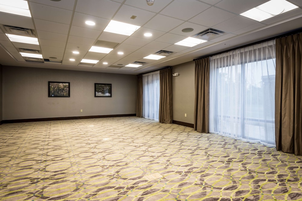 Hampton Inn & Suites Hammond - photo 36