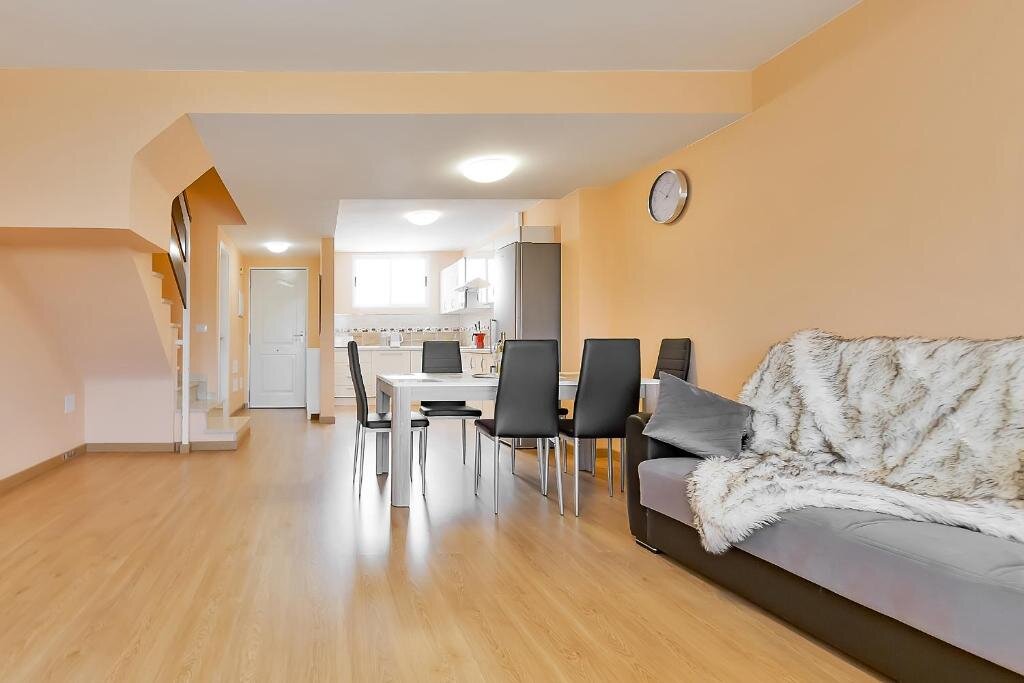 YELLOW 3 bedroom large apartment for 10 guests — 4-Star Luxury Hotel in Adeje, Spain