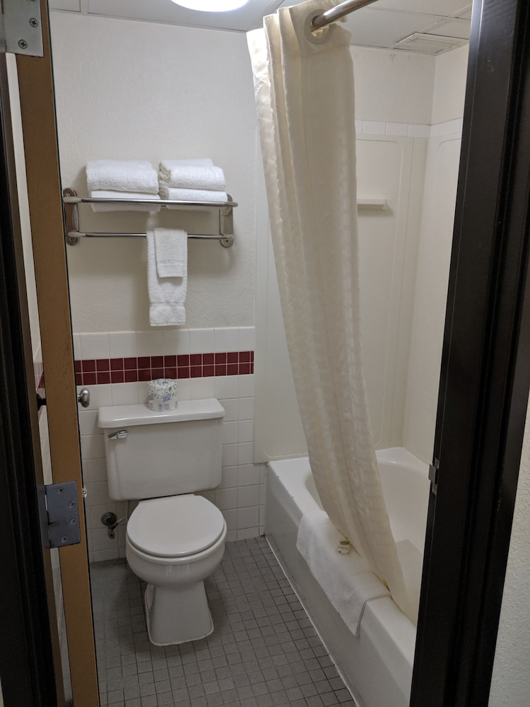 Boarders Inn & Suites by Cobblestone Hotels Ripon - photo 27