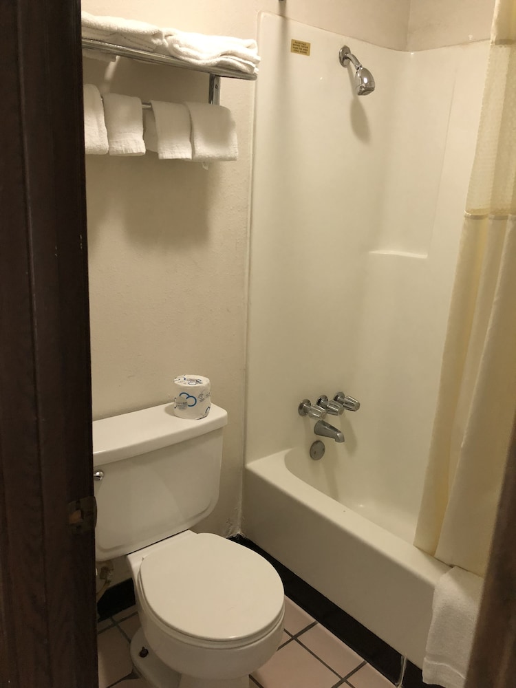 Rexdale Inn - photo 24