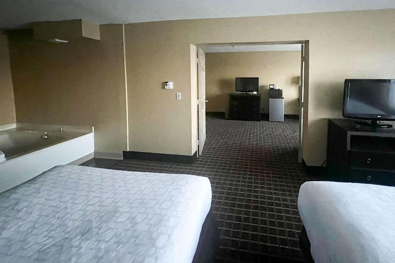 Days Inn by Wyndham Muskegon - photo 38