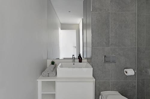Lyra Chic Urban Apartment living in the heart of Cape Town
