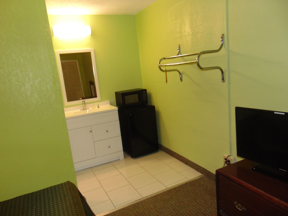 Westbrook Motel - photo 13