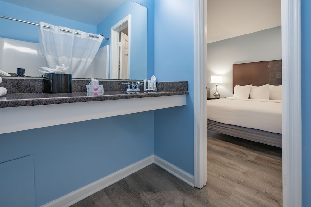 Commander Beach House Hotel - photo 44