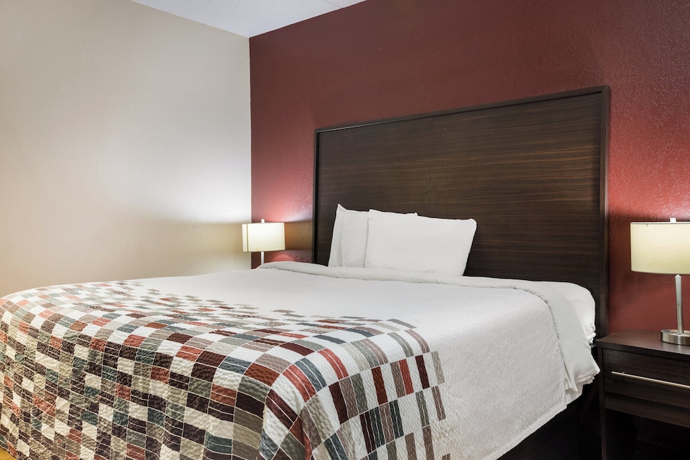 Red Roof Inn & Suites Statesboro University - photo 11