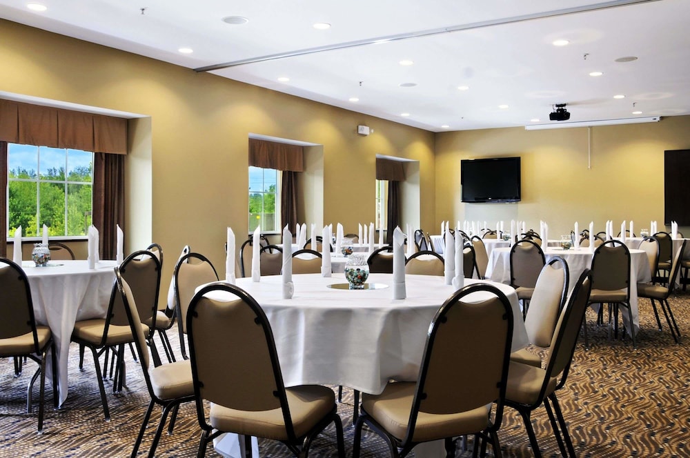 Microtel Inn & Suites by Wyndham Marietta - photo 22