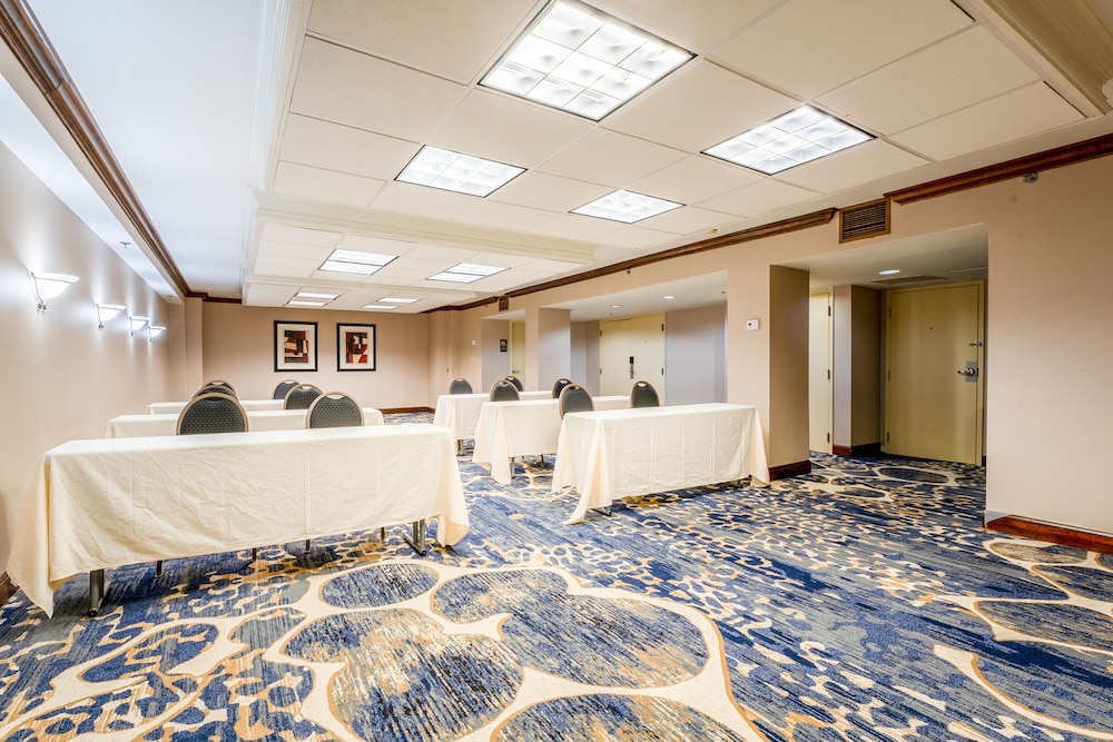 DoubleTree by Hilton South Charlotte Tyvola - photo 39