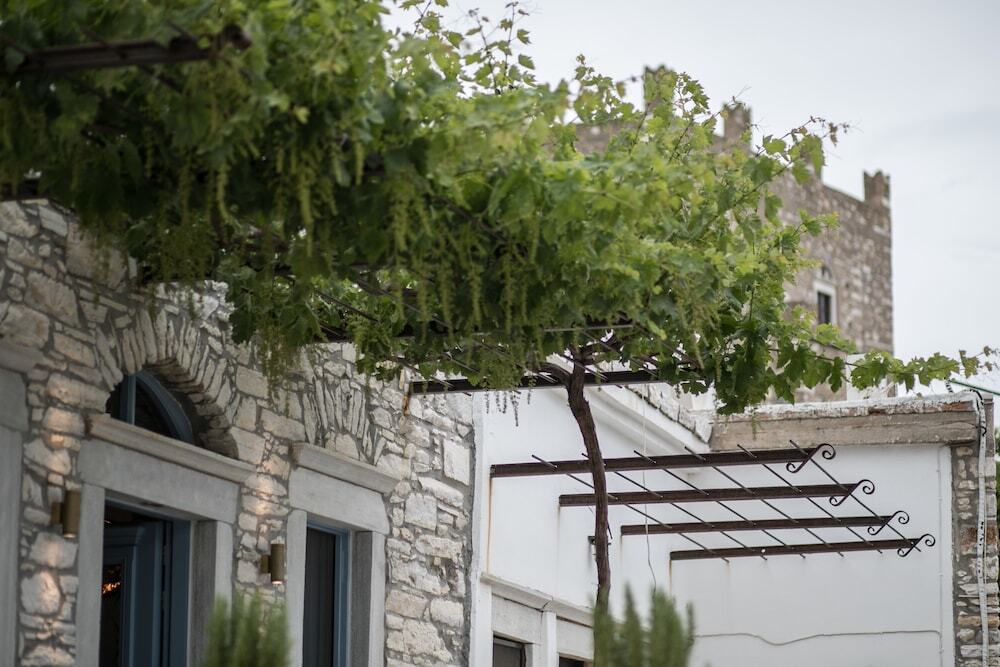 Traditional Inn Pirethron — 4-Star Luxury Hotel in Naxos, Greece