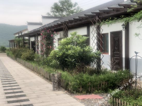 Riverside Garden Inn - carbon neutral hotel in Unknown City